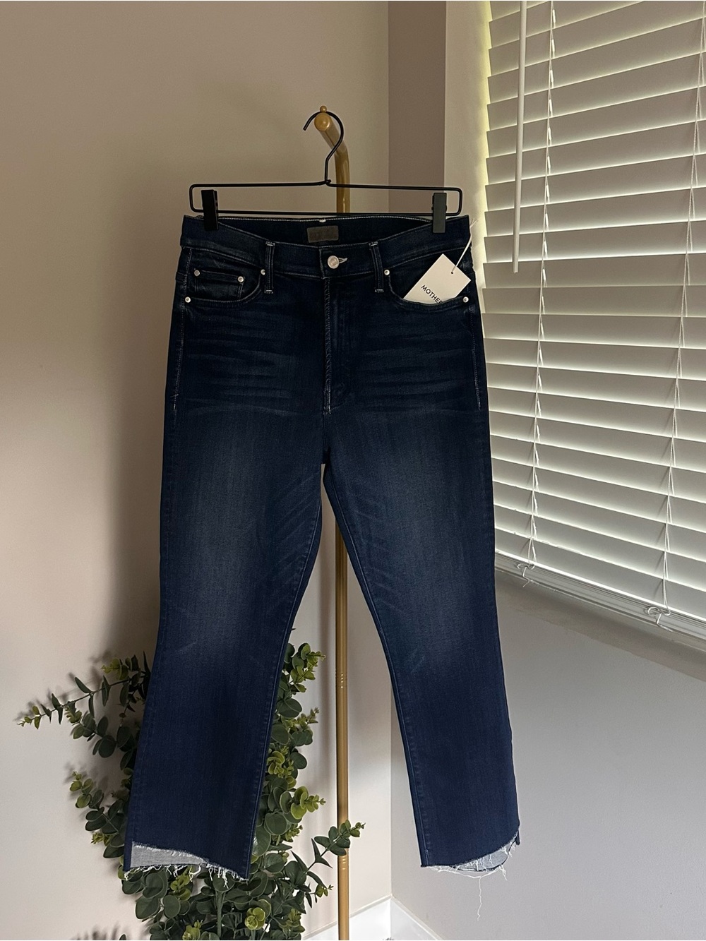 NEW Mother Jeans The Insider Crop Step Fray